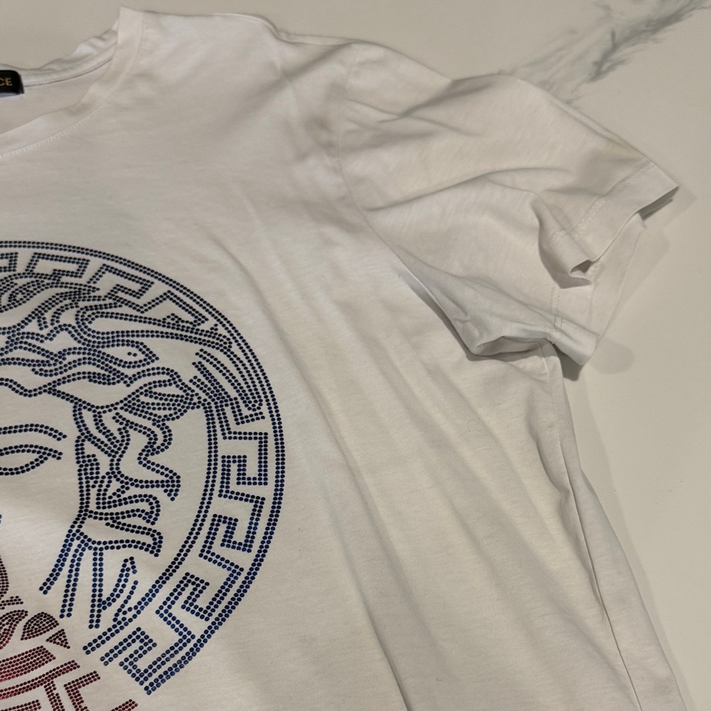 designer like White Tee with Medusa Graphic - Picture 4 of 4